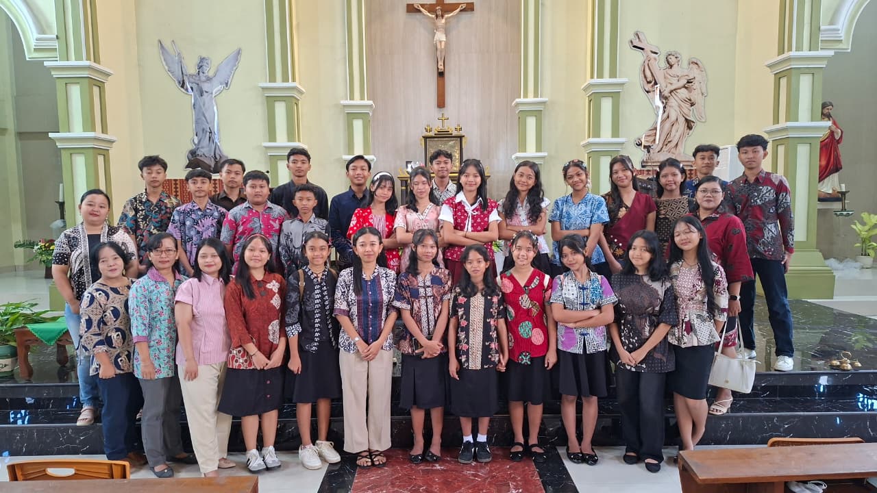 SMP Xaverius Kotabumi Mengemban Tugas Koor di Gereja Kabar Gembira, Wujud Pelayanan Melalui Talenta